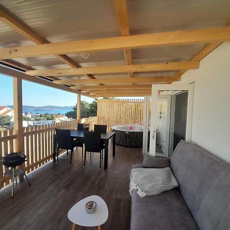 Apartament Tiny House Lily With Jacuzzi Sveti Filip i Jakov Zewnętrze zdjęcie