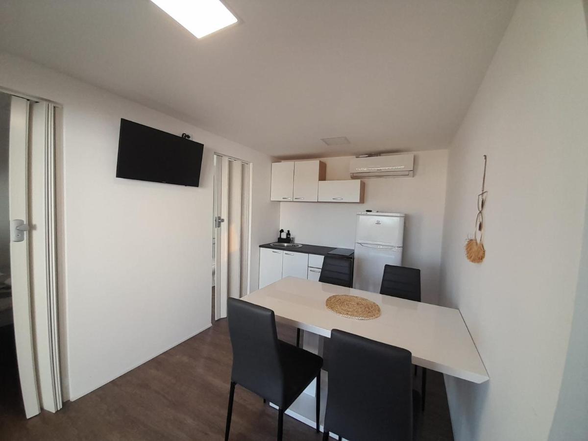 Apartament Tiny House Lily With Jacuzzi Sveti Filip i Jakov Zewnętrze zdjęcie