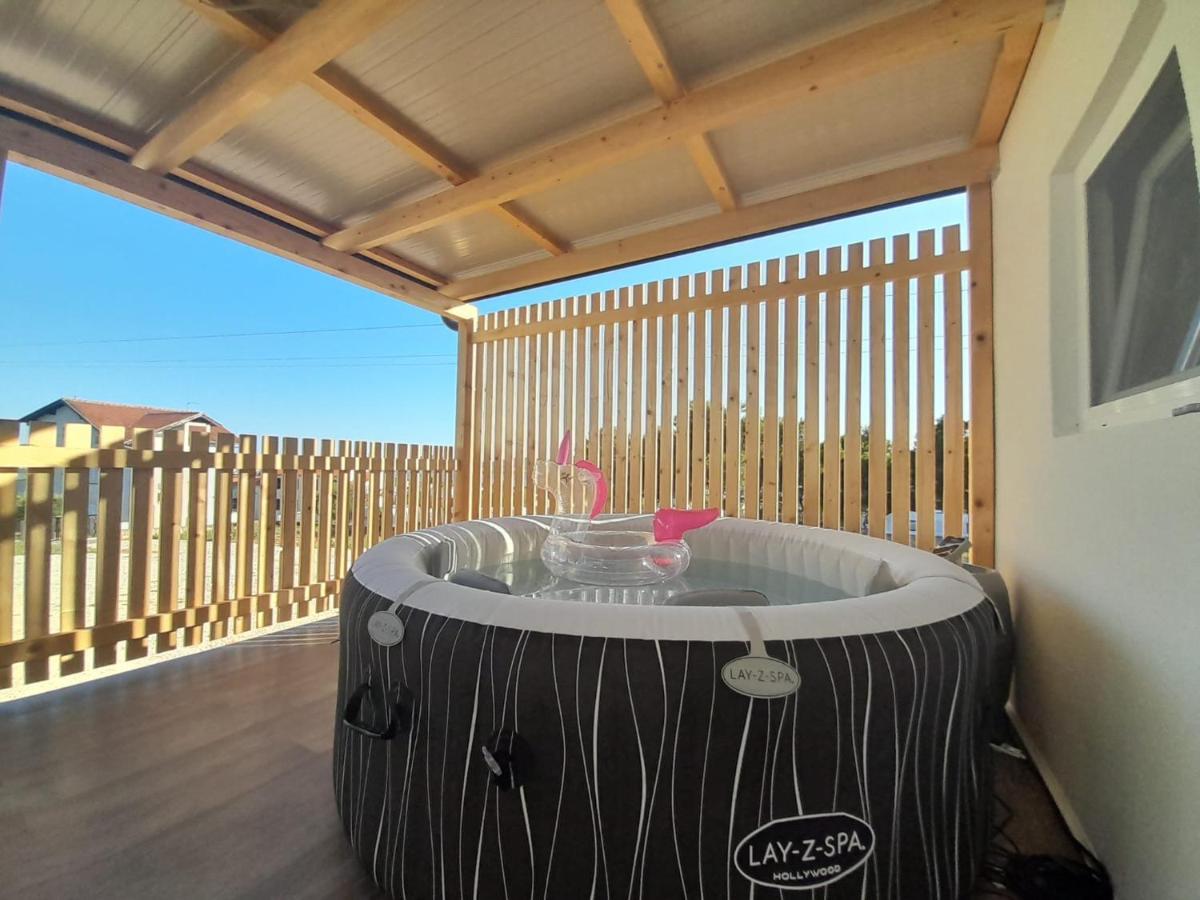 Apartament Tiny House Lily With Jacuzzi Sveti Filip i Jakov Zewnętrze zdjęcie