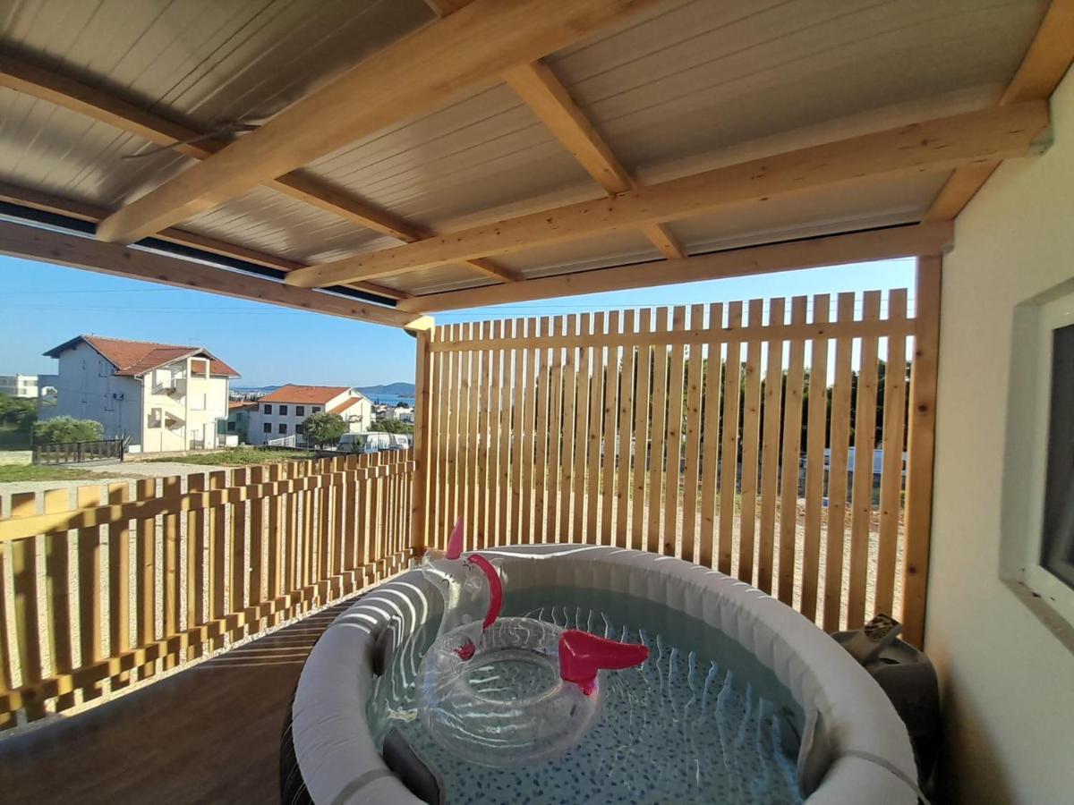 Apartament Tiny House Lily With Jacuzzi Sveti Filip i Jakov Zewnętrze zdjęcie