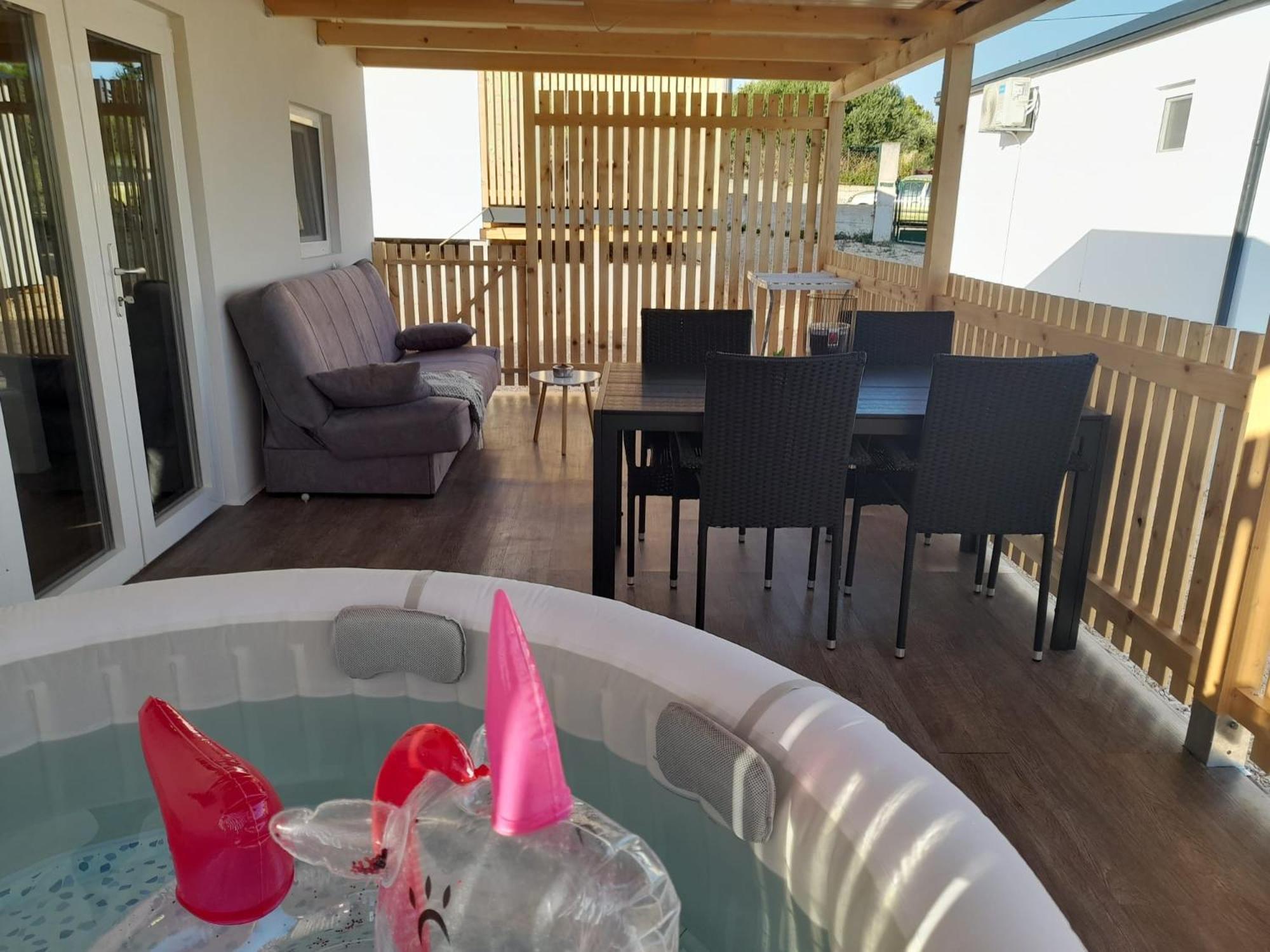 Apartament Tiny House Lily With Jacuzzi Sveti Filip i Jakov Zewnętrze zdjęcie
