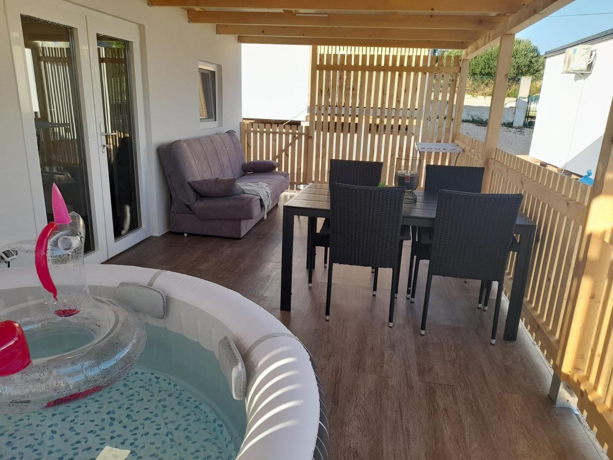 Apartament Tiny House Lily With Jacuzzi Sveti Filip i Jakov Zewnętrze zdjęcie