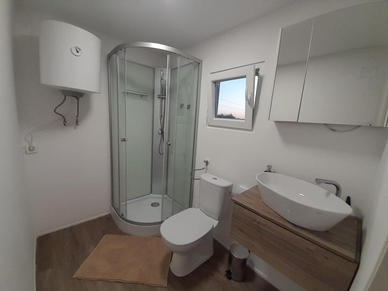 Apartament Tiny House Lily With Jacuzzi Sveti Filip i Jakov Zewnętrze zdjęcie