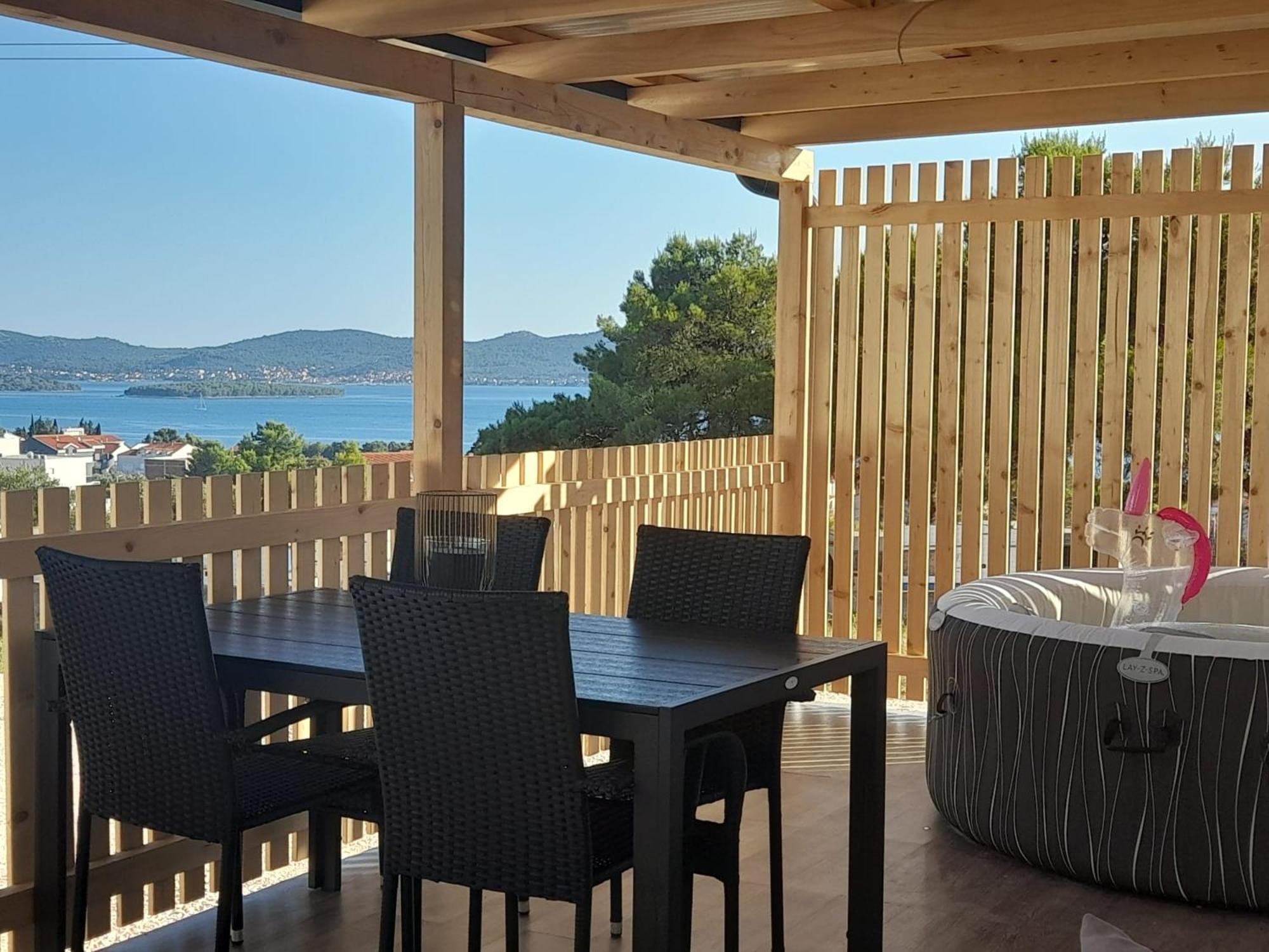 Apartament Tiny House Lily With Jacuzzi Sveti Filip i Jakov Zewnętrze zdjęcie