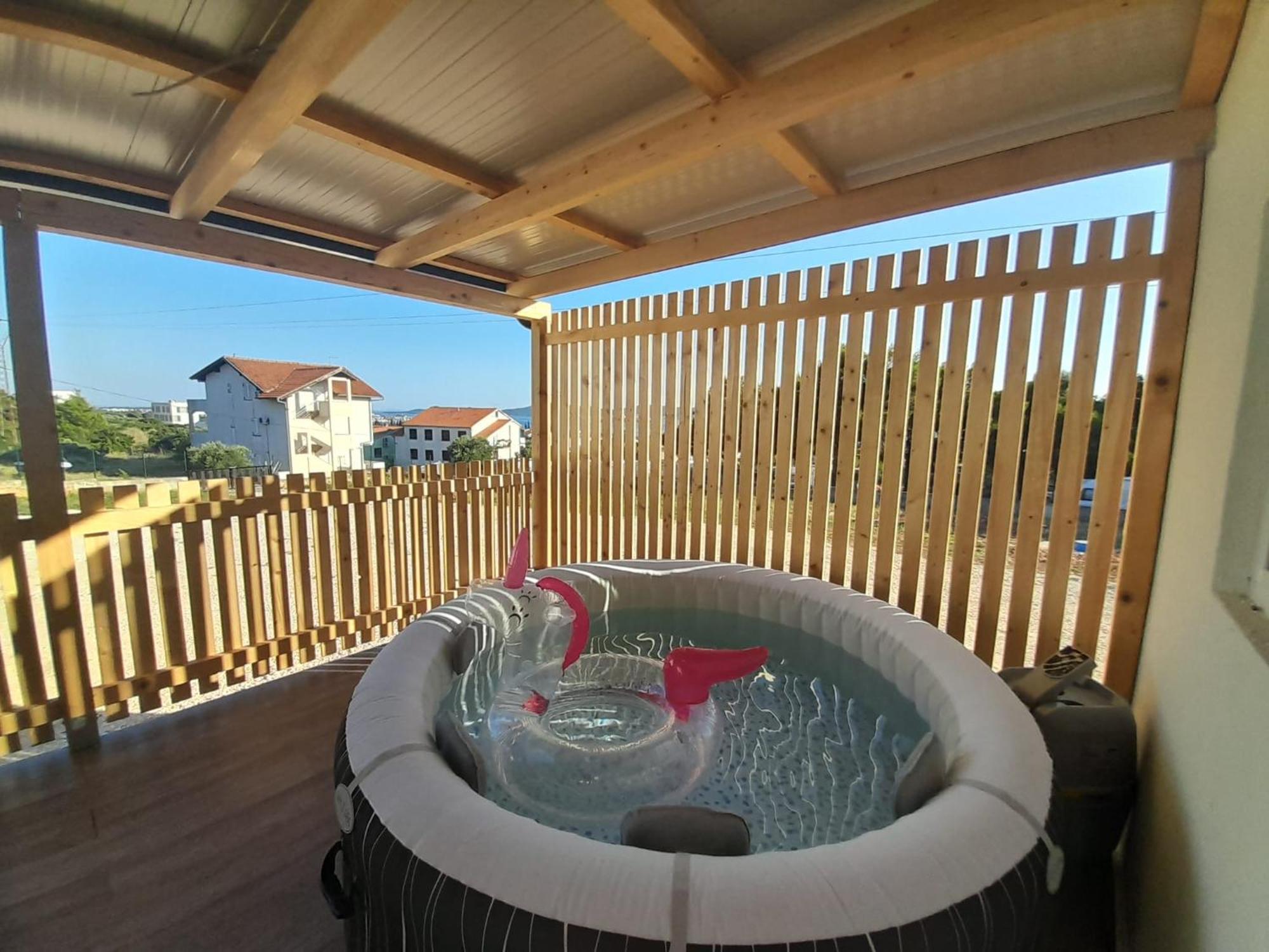 Apartament Tiny House Lily With Jacuzzi Sveti Filip i Jakov Zewnętrze zdjęcie