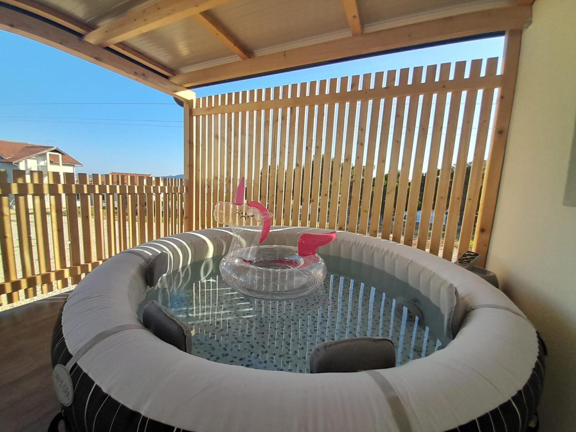 Apartament Tiny House Lily With Jacuzzi Sveti Filip i Jakov Zewnętrze zdjęcie